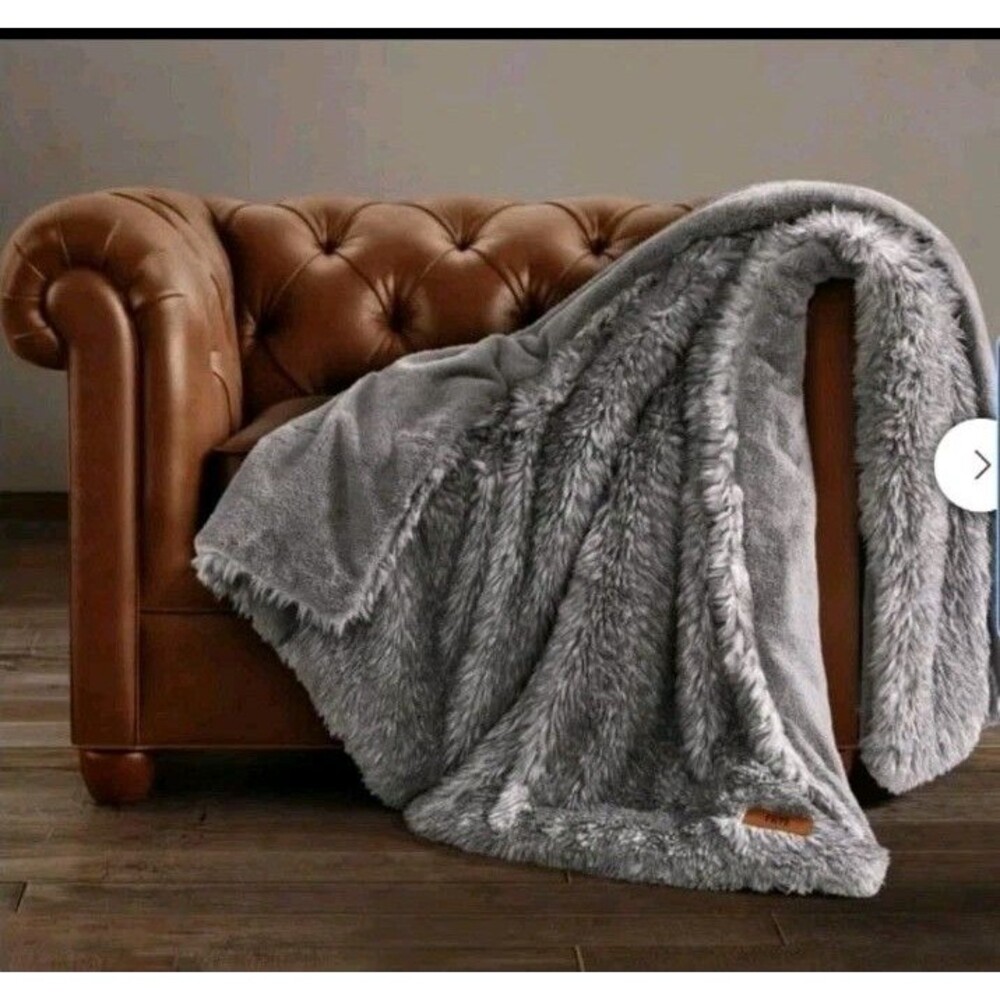 NEW FRYE  Arctic Luxe Faux Fur Throw 60" X 70" Color Gray